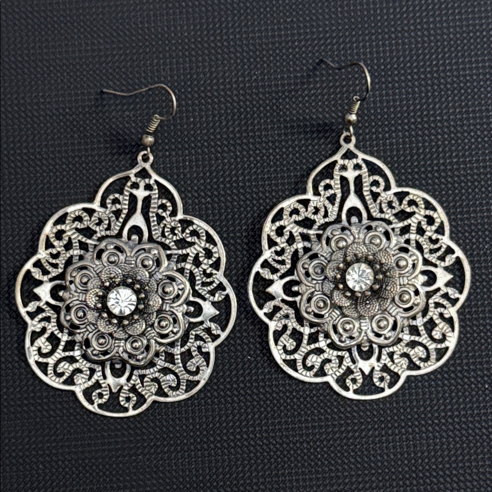 Elegant Silver tone Filigree Earrings
